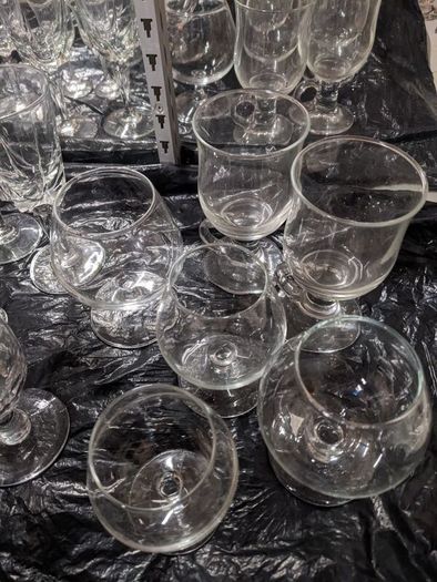 Mixture of 14 drinking glasses