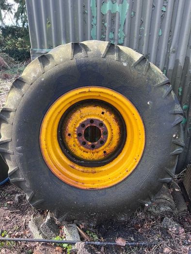 4 Original JCB 3Cx buckets, Ripper toe and wheel