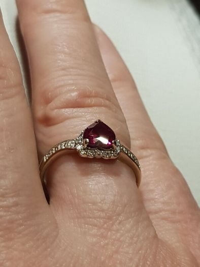 9 ct  gold ring Rubies and diamonds