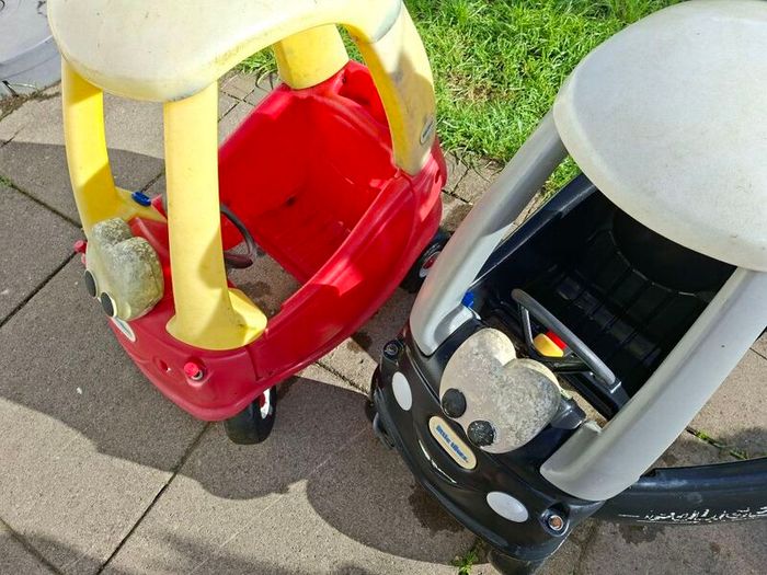 2 Little Tikes cars
