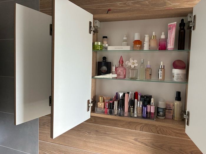 Wall mounted bathroom cabinet with mirror and Led lighting