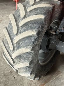 Tyres 440/65/24