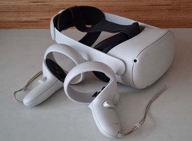 Meta Quest 2 VR Headset 128GB + Elite Strap + Carry Case