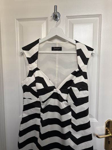 Jasmine Guinness Dress Size 14