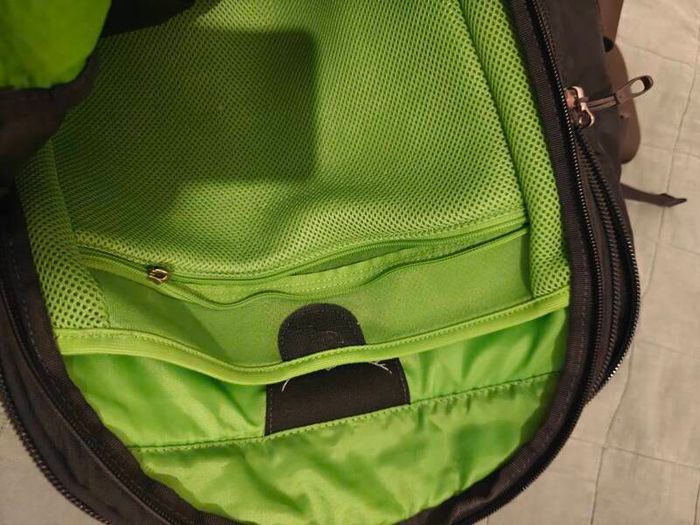 Osprey Farpoint 40 Travel Backpack - Carry-On Rucksack Grey Black Green