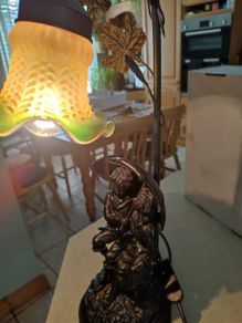 Figurine Table Lamp With Tulip Glass Shades  Retro 1990