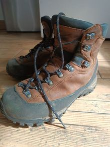AKU leather junior hiking boots