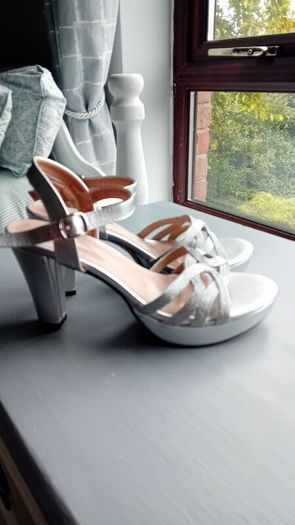 Ladies silver sandals heeled NEW