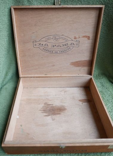 Vintage  La Fama Cigar Box, LF Cigar Box, Wooden Box, Vintage Cigar Box.