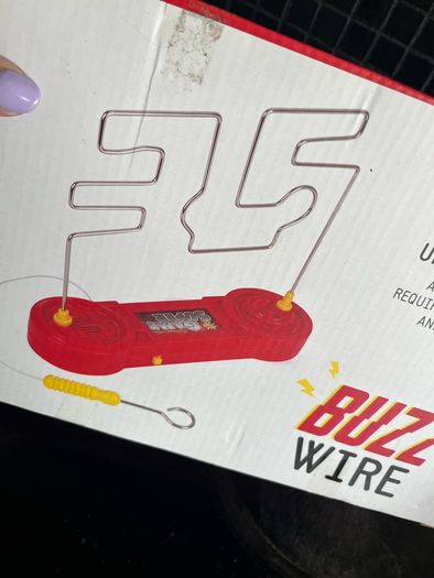Buzz wire game