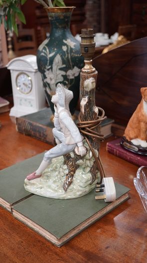 Tengra Table Lamp
