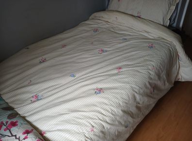 single bed with mattress