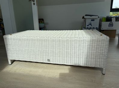 Outdoor living coffee table