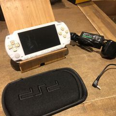 Holiday RETRO Heaven - PSP - Custom Firmware White Playstation Portable model 1000