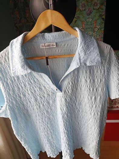 ladies blue crinkles short sleeve shirt