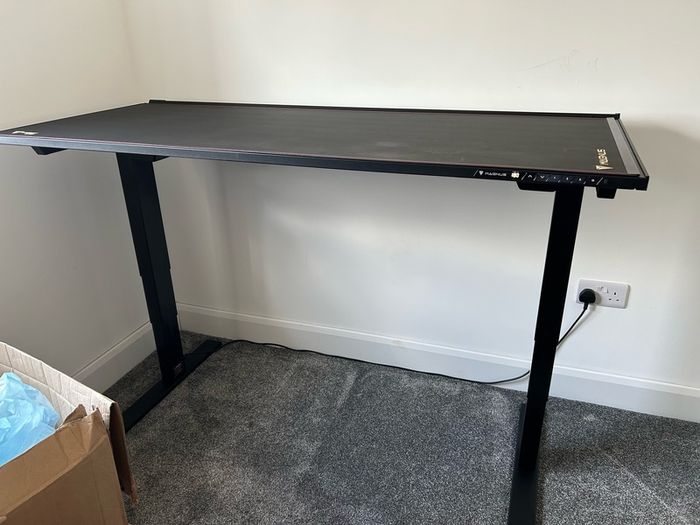 Secretlab Magnus Pro standing desk