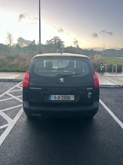 2011 Peugeot 5008