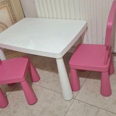 kids table and chairs
