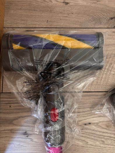Dyson V10(Like new)