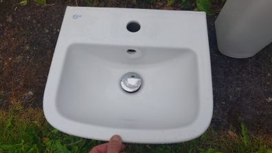 Bathroom sink with pedestal