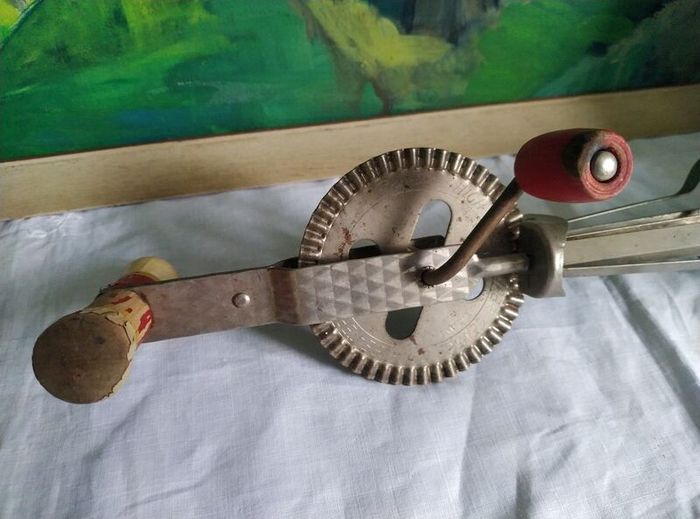 skyline, vintage mixer, vintage egg beater, hand whisk