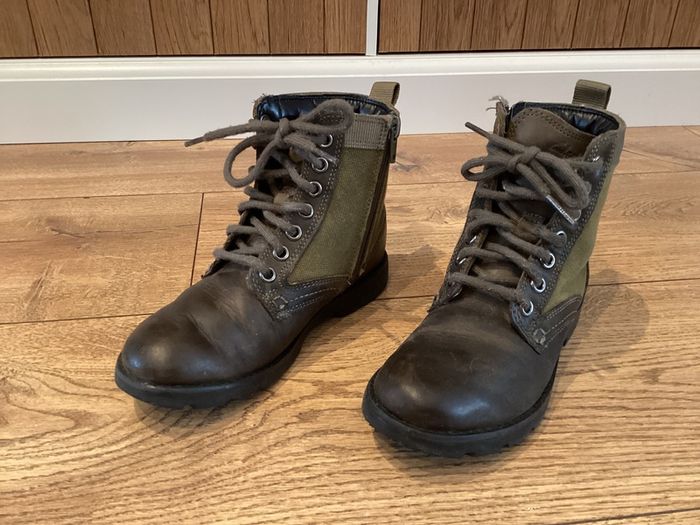Boots Clarks size 12 or EU30