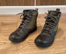 Boots Clarks size 12 or EU30