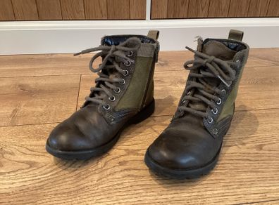 Boots Clarks size 12 or EU30