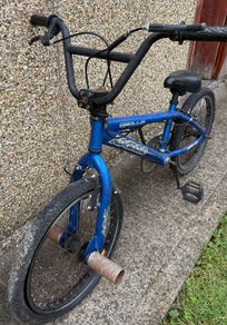 Retro Apollo MX20.2 BMX with Full Stunt Pegs