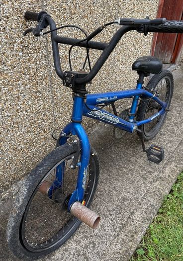 Retro Apollo MX20.2 BMX with Full Stunt Pegs