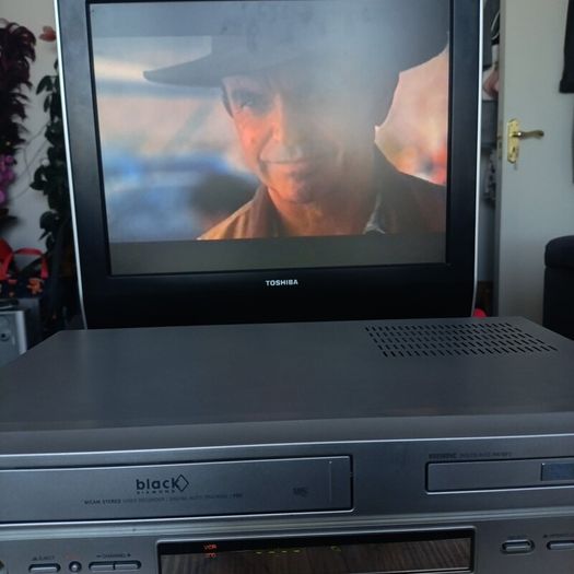 Black Diamond BD250DVC DVD Player and VHS VCR Combo