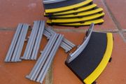Scalextric: 6x Radius 2 Inner Borders + Barriers (black r2)