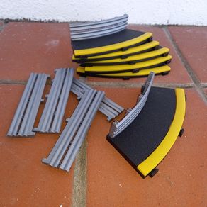 Scalextric: 6x Radius 2 Inner Borders + Barriers (black r2)
