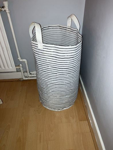 Laundry hamper