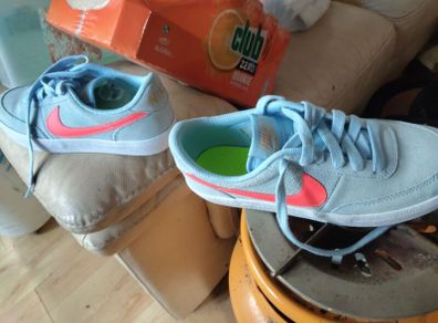 Brand new girls nike runners