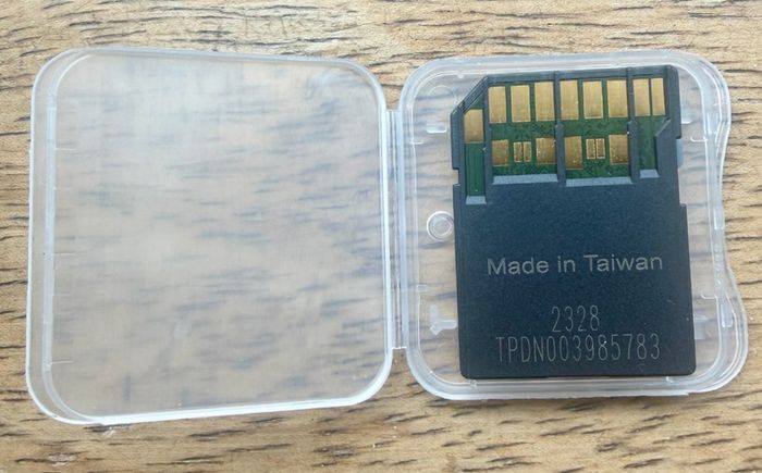 SanDisk Extreme Pro 256GB, SDXC, U3, V90 Class 10.