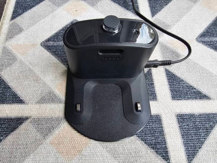 iRobot Roomba i7 Smart Robot Vacuum