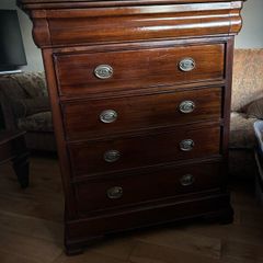 Mahogany chest of drawers