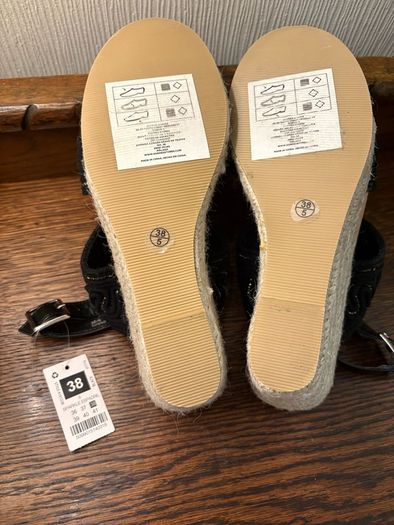 Black wedges - new