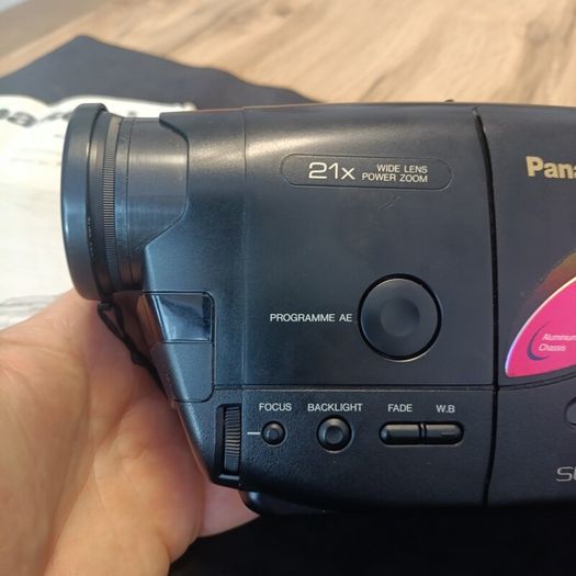 Panasonic RX11 Palmcorder VHS-C Camcorder 21x Zoom