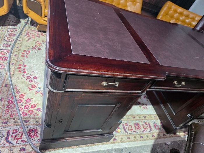 large partners desk(no chair)