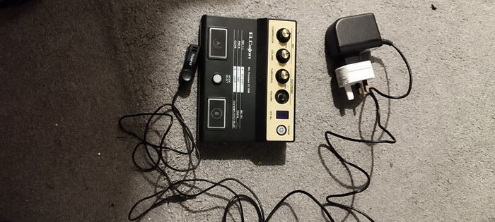 Roland EC 10M cajon module , power supply leads and 2 mics .
