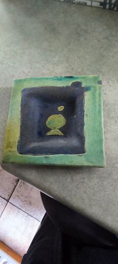 5 Different itms , 1- small green trinkelt dish 12.00 euro-2-  small  glazed blue trinkelt dish 12.00 euro.-3-Bowl trinkelt dish hand-painted ceramic piece from the famous HB Henriot Quimper pottery in France, 17.00 euro.-4-  trinkelt dish by Fermoyle Pot