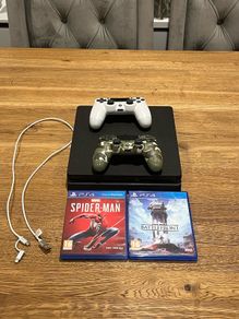playstation 4, 2 controllers, 2 games and cable for charging controllers