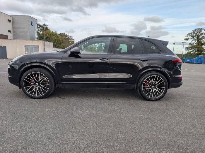 Cayenne Platinum Edition Crew Cab
