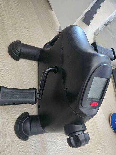 mini pedal exercicer/ underdesk Bike