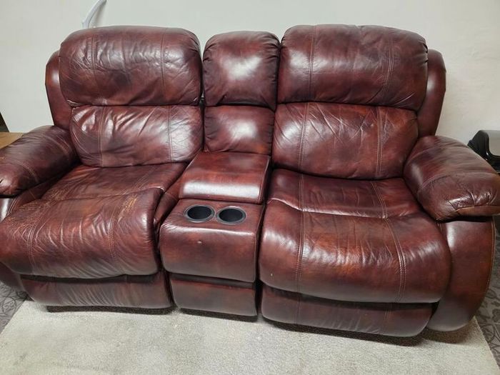 Two seater leather recliner with drinks holder....free to takeaway