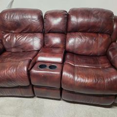 Two seater leather recliner with drinks holder....free to takeaway