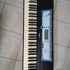electric Yamaha keyboard