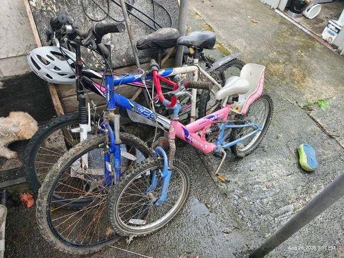 FREE! bikes and pool hockey table